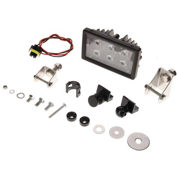 John Deere Werklamp rechthoekige LED - LA10512 - Werklamp 6 leds, 30 W 2.400 lm, rechthoekig, 10 / 30 V, 143x83x60 mm, H11-stekk